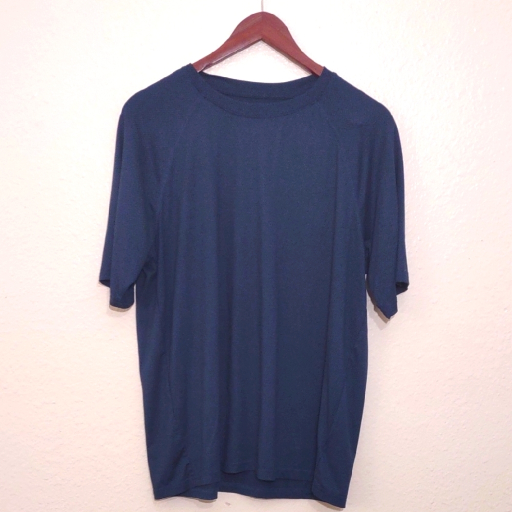 GENTLY USED GLACIER COLOR BLUE SIZE M 23 INCH PIT TO PIT 29 INCH SHOULDER TO HEM